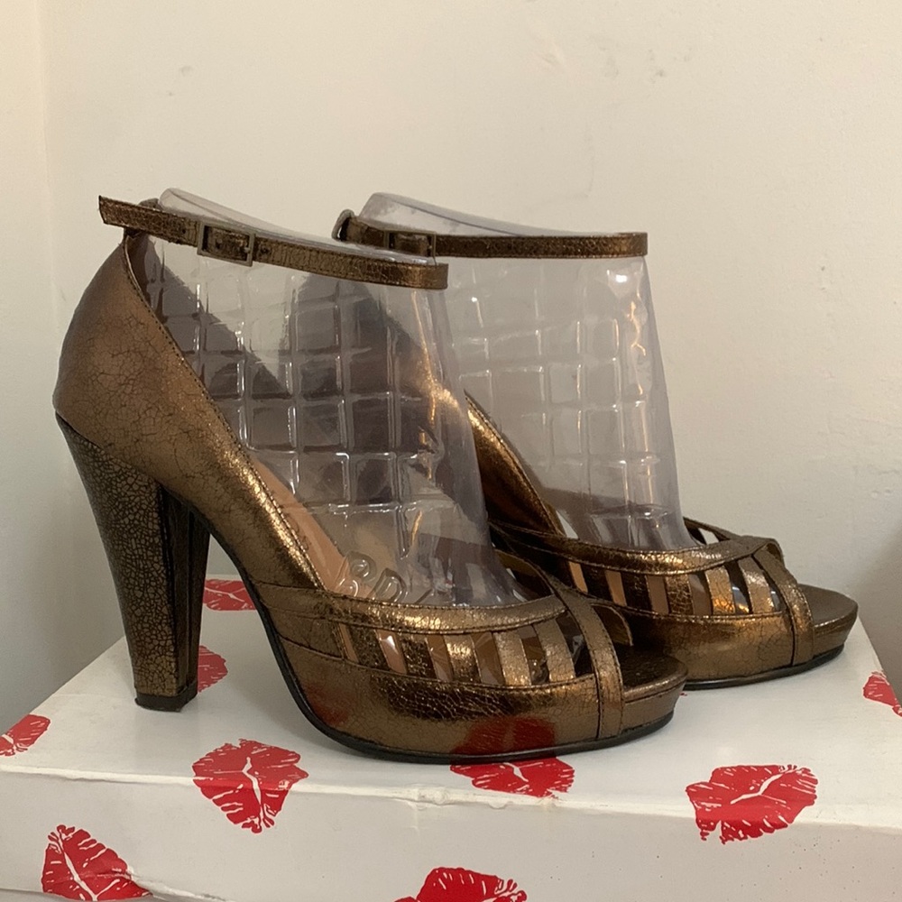 Bronze Ankle tie sandals